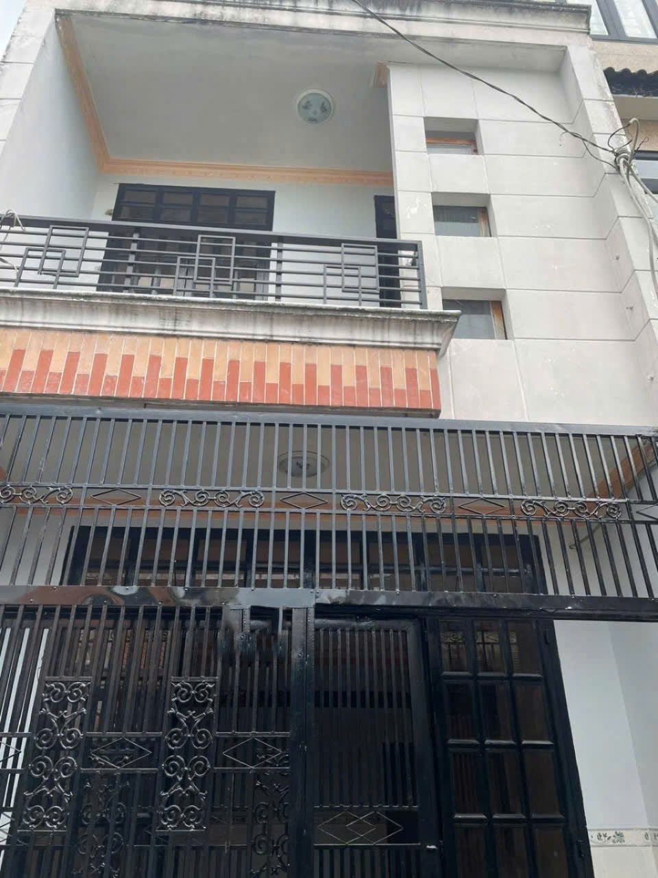 Bán gấp! Nhà Vuông 2 mặt hẻm DTSD 61m2 – Nguyễn Ảnh Thủ Q12 - Ảnh chính